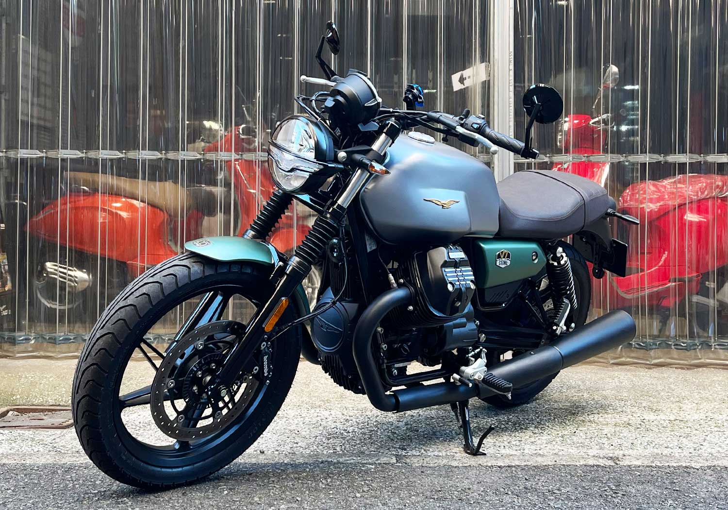 Moto Guzzi V7 Stone Centenario | ベスパ / モト・グッツィ 東京